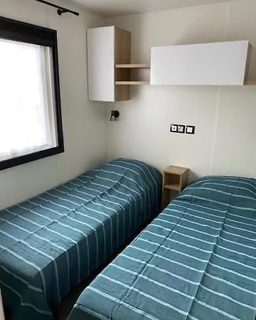 Mobilhome Spacieux Equipe Camping *